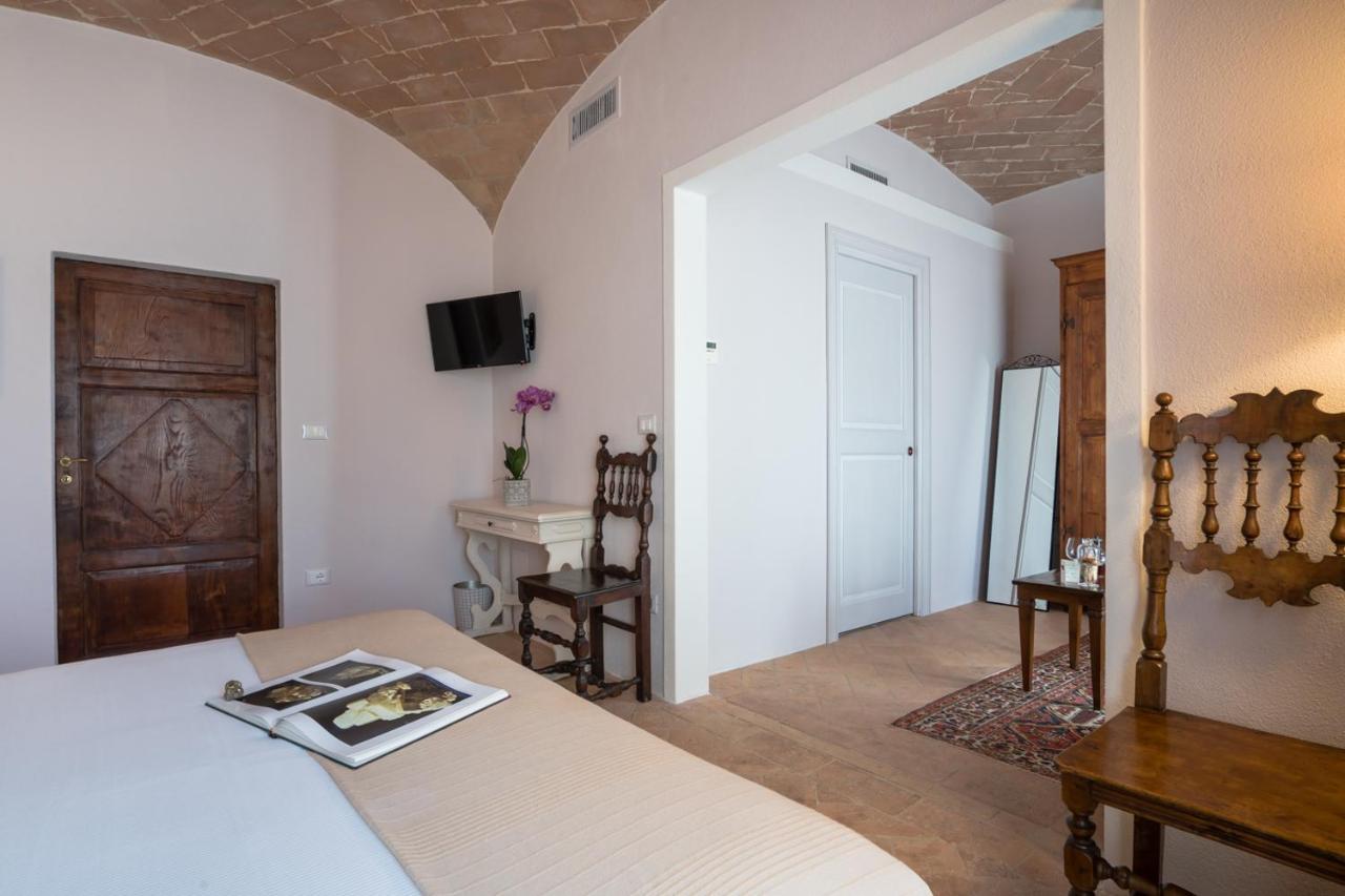 Dimora Delle Muse Bed & Breakfast Montalcino Exterior photo